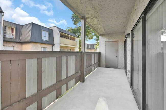 Building Photo - 8425 Hearth Dr