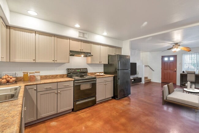 Building Photo - 2358 N 6th Ave