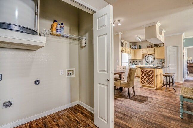 Building Photo - Cypress Lake at Stonebriar Apartments