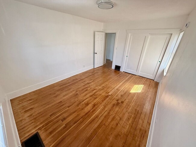 Building Photo - Charming 2-Bedroom, 1-Bathroom House for R...