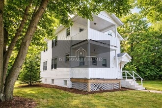 Building Photo - 578 Hoye Ave