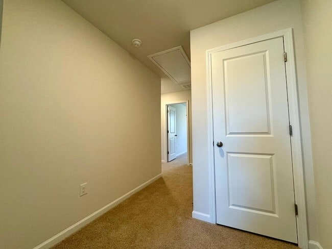 Building Photo - 149 Tributary Wy