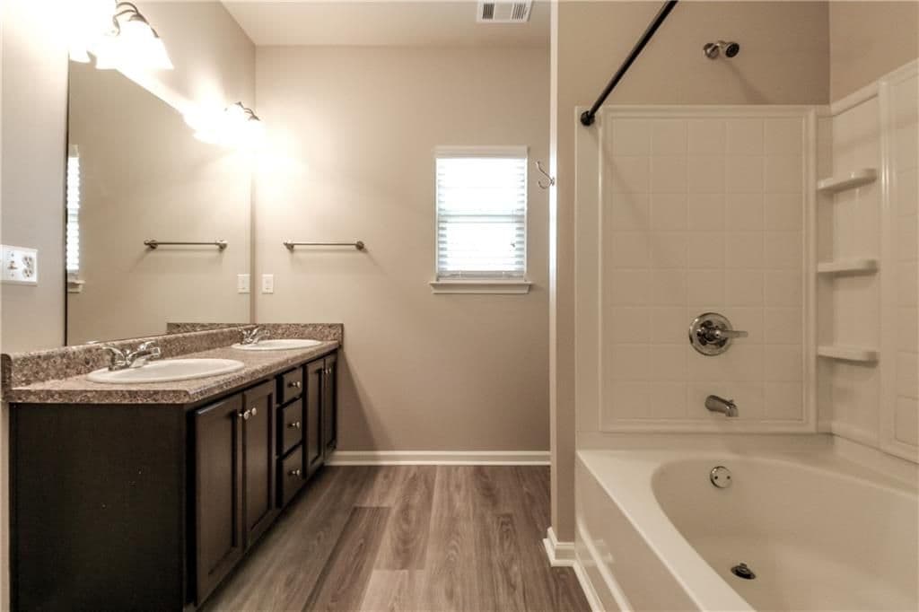 Building Photo - 606 Oakside Pl