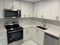 Building Photo - 1300 NE Miami Gardens Dr