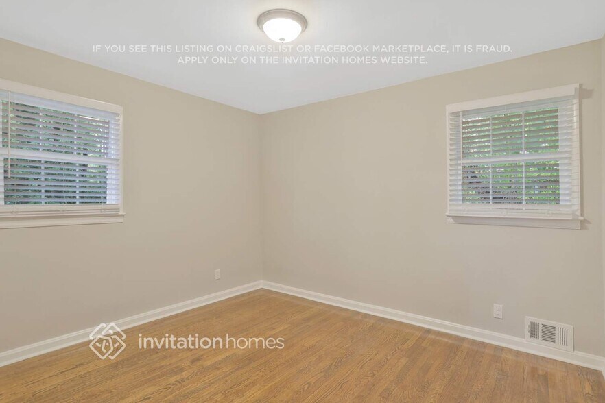 Building Photo - 705 Pinehill Dr