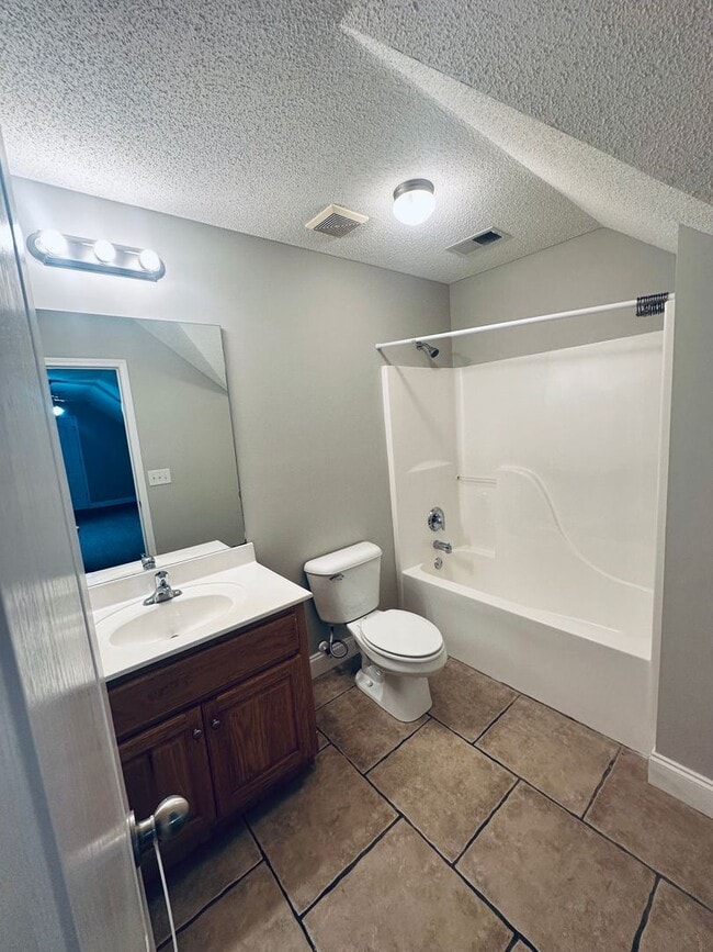 Building Photo - 406 Brookewater Ln