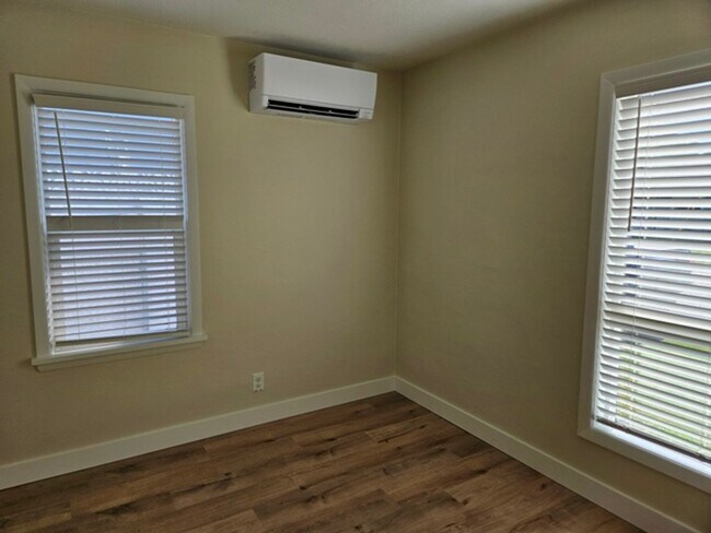 Building Photo - 3Bd/1Ba Single Story Home - For viewing!