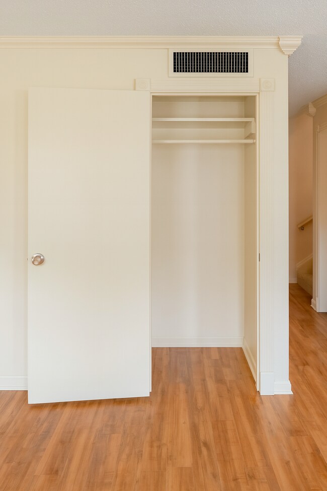 Building Photo - Harligen #5