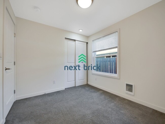 Building Photo - 3 Bed 1 Bath Charming Seattle Home is Ready for Rent!