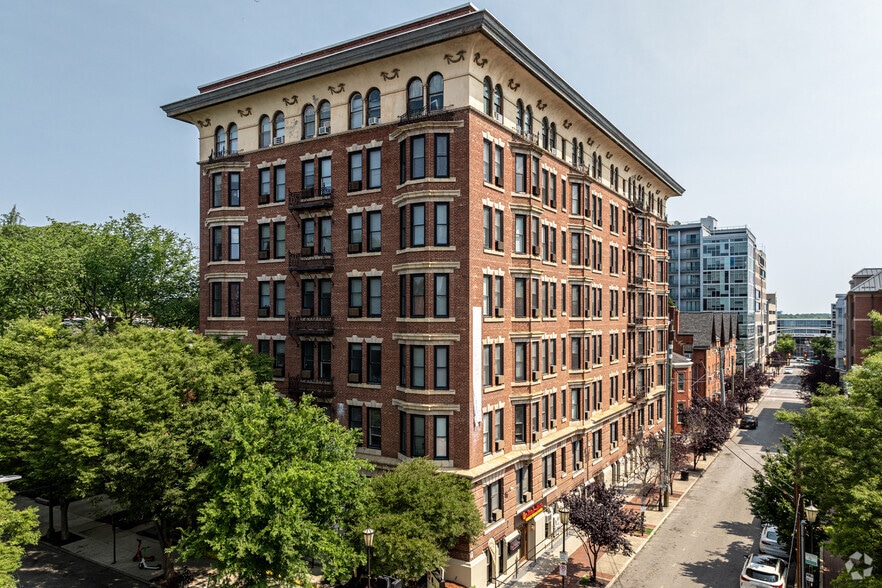 Primary Photo - Chesterfield Apartments