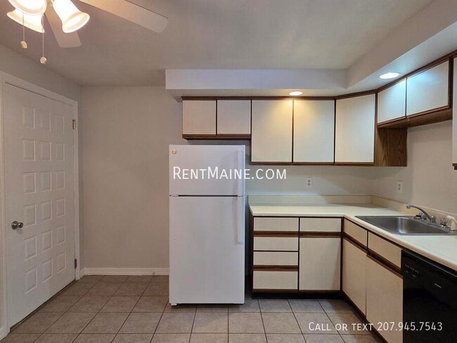 Building Photo - 20 Tall Pines Dr