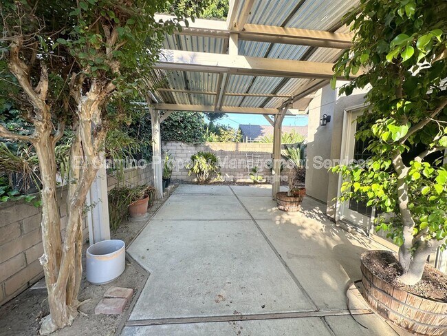 Building Photo - 750 Vinemead Dr