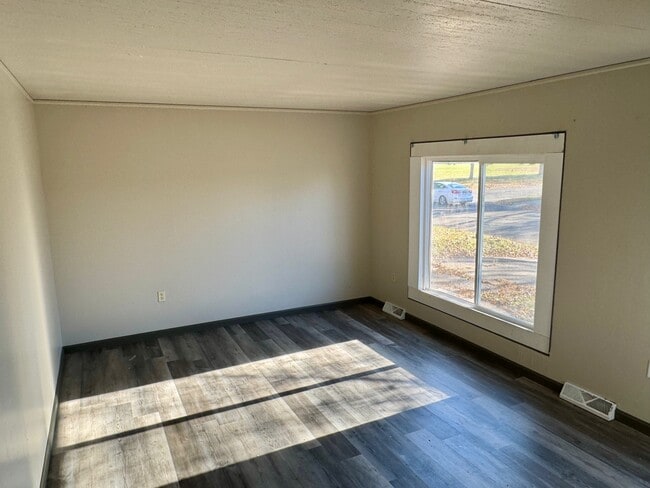 Building Photo - 1225-1213 13th St SE