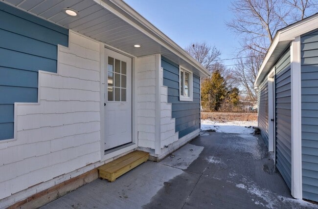 Building Photo - 2118-2118 Avalon Cir