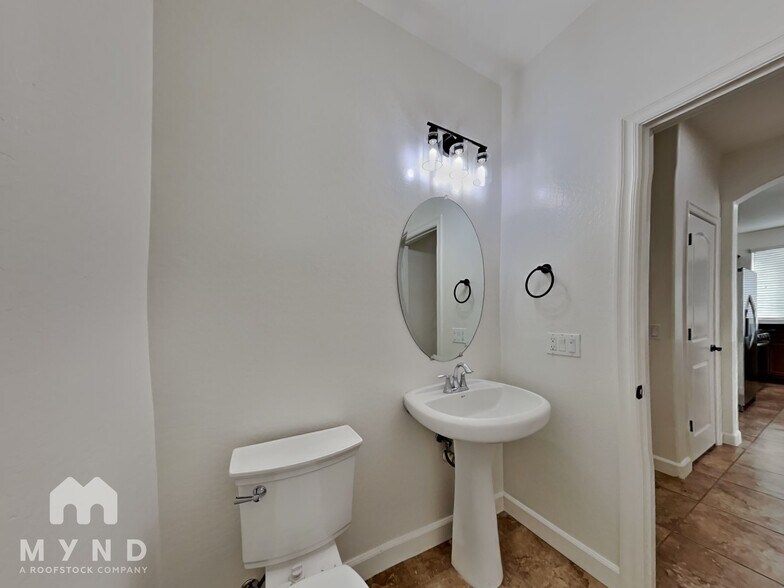 Building Photo - 14535 W Port Royale Ln