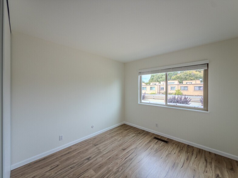 Building Photo - 3216 Phoenix Ln