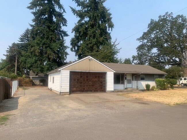Building Photo - 580 Columbia Ave