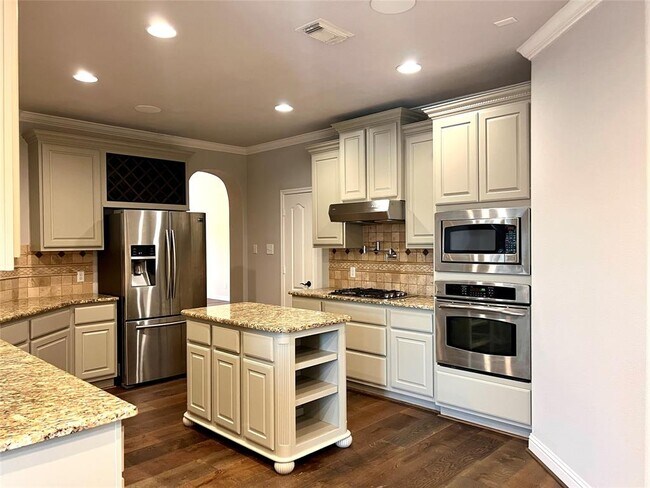 Building Photo - 13000 Bloomfield Hills Ln
