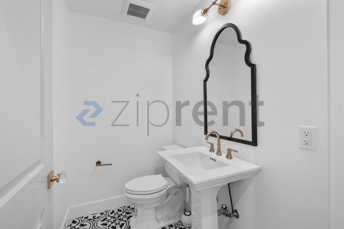 Building Photo - 1531 Silver Trail