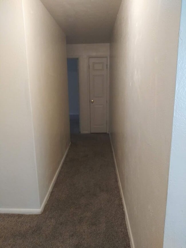 Building Photo - Price just lowered!!