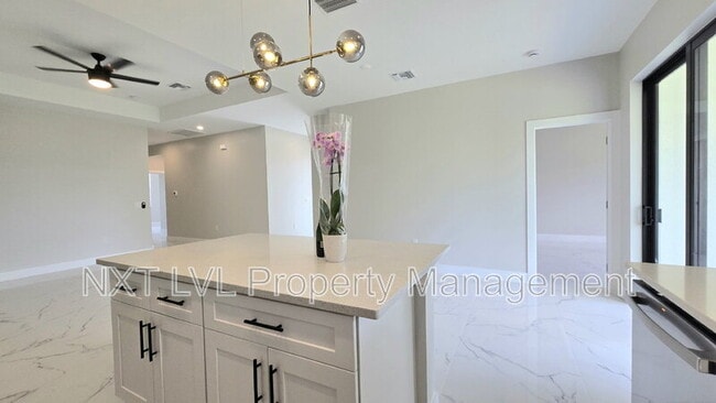 Building Photo - 702 Hightower Ave S