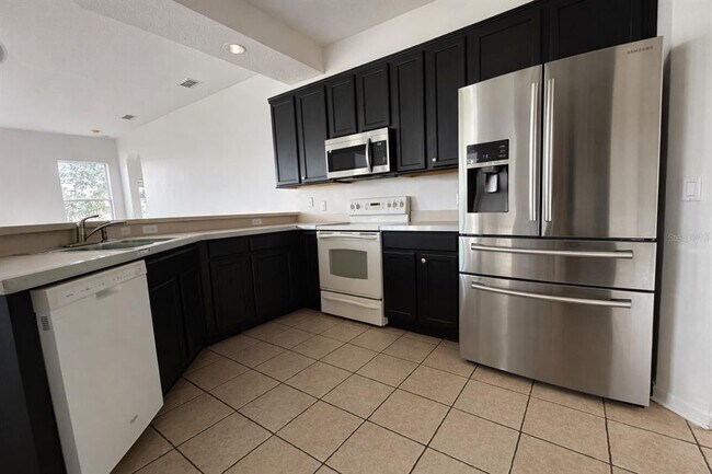 Building Photo - 927 Shadowmoss Dr