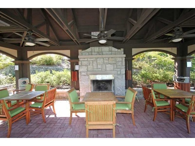 Building Photo - 2950 Mt Wilkinson Pkwy SE