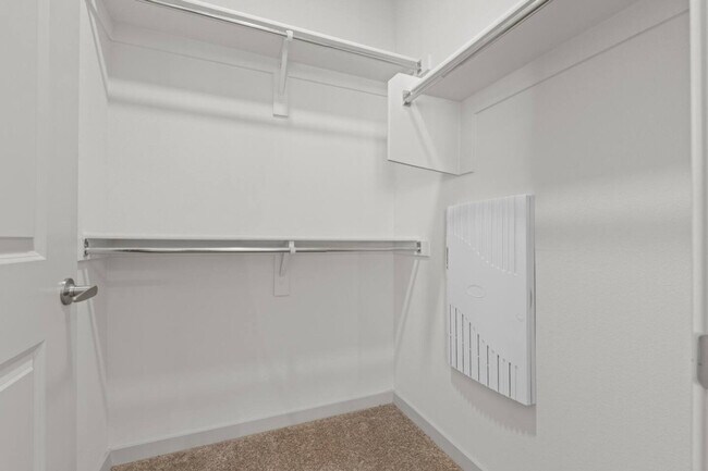 Building Photo - 711 W Broadway Rd