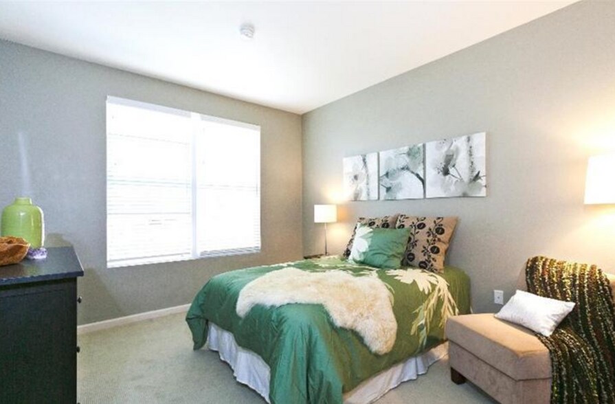 Building Photo - 301 Crescent Ct