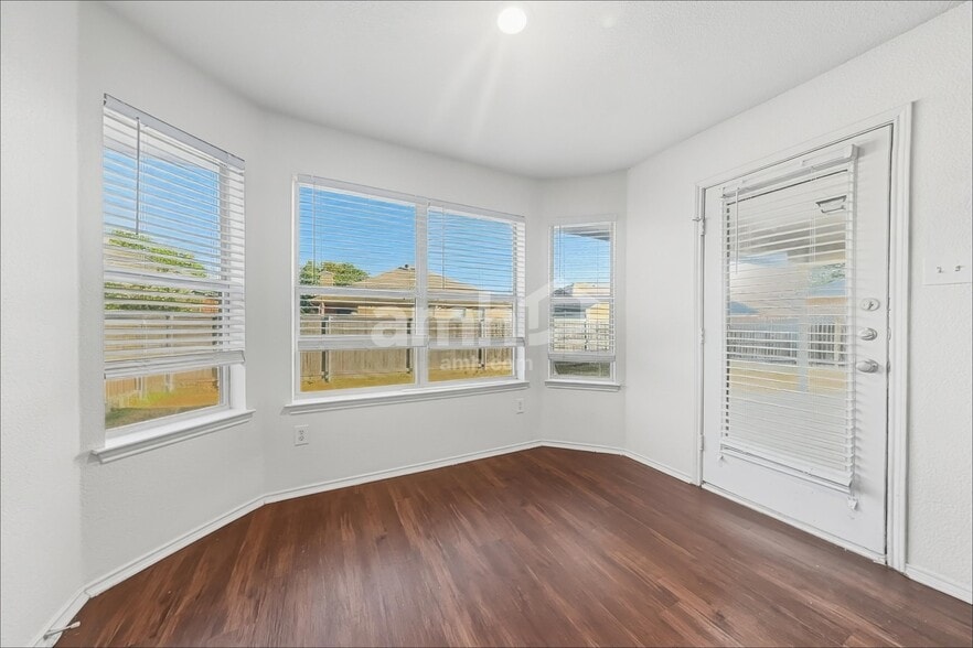 Building Photo - 961 Mesa Vista Dr