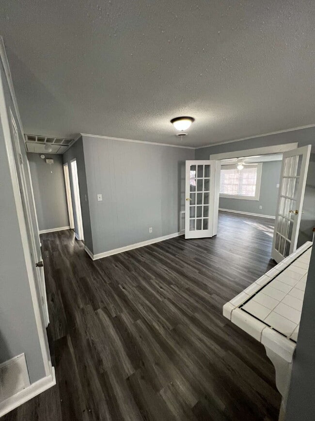 Building Photo - "Charming 3-Bed, 2-Bath Home with Spacious 1,476 Sq Ft Layout in Jonesboro's Heart!"