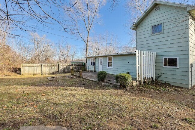 Building Photo - 3713 Woodlawn Terrace
