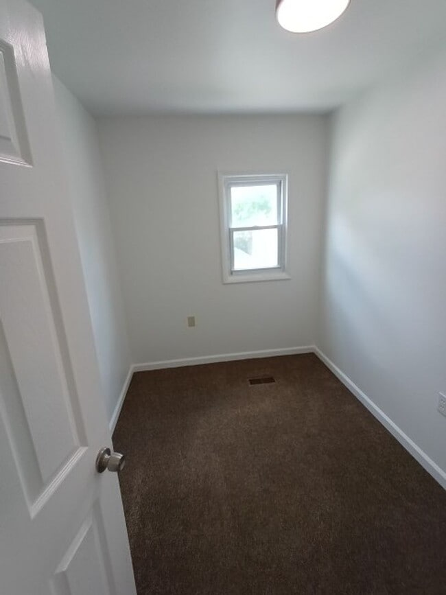 Building Photo - 2044 Garrick Ave