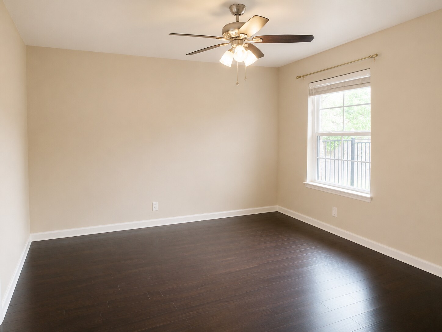 Building Photo - 126 Hollyhill Ln