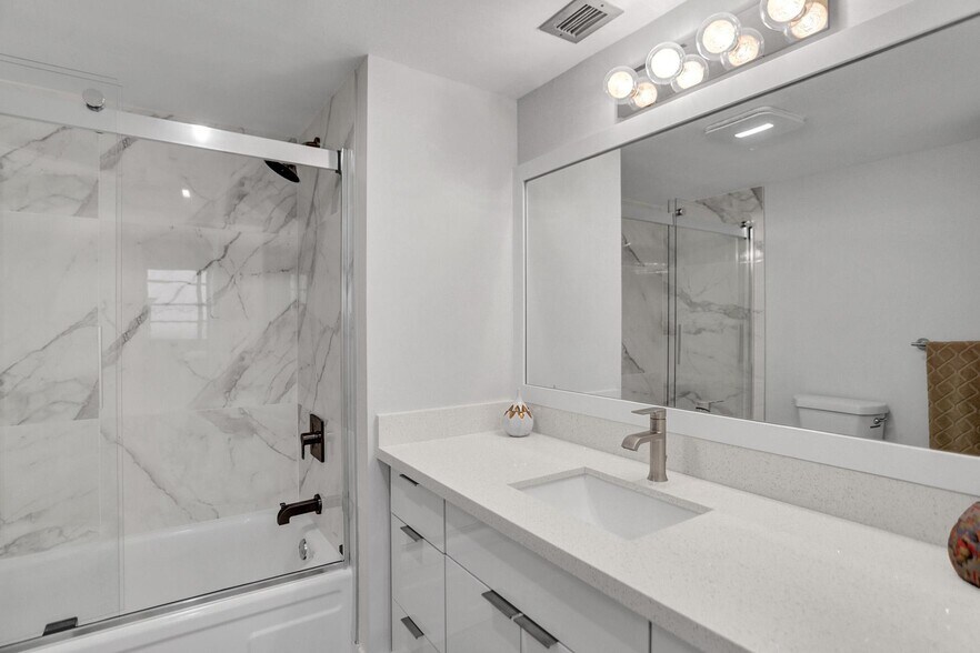 Building Photo - 2780 NE 183rd St