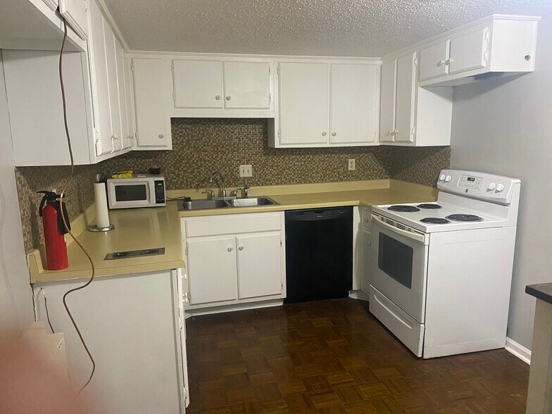 Building Photo - 3649 Haughton Ln