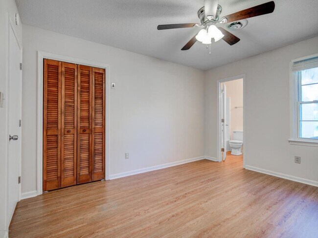 Building Photo - 114 Pine Crest Dr