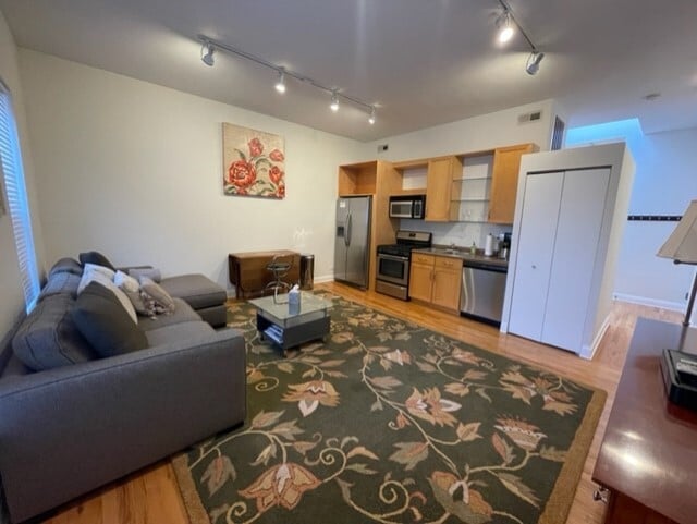 Building Photo - 1345 N Wells St