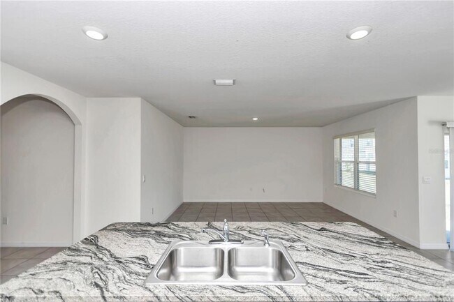 Building Photo - 27 Hickory Course Ln