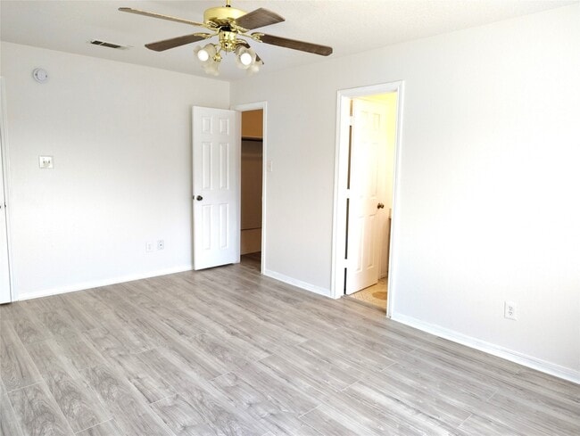Building Photo - 13835 Purplemartin St