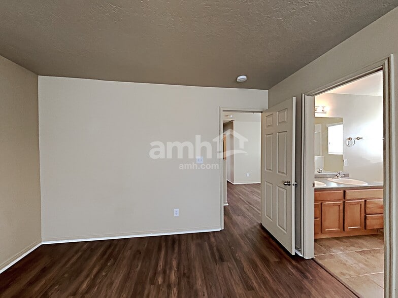 Building Photo - 1805 American Way