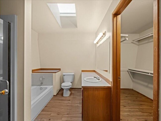 Building Photo - 400 S Morain St