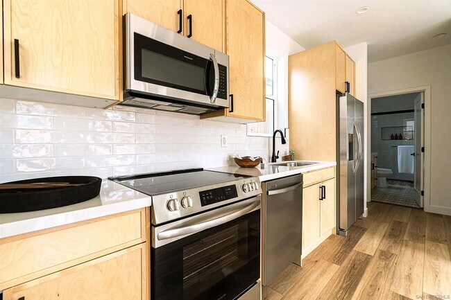 Building Photo - 2945 B. St