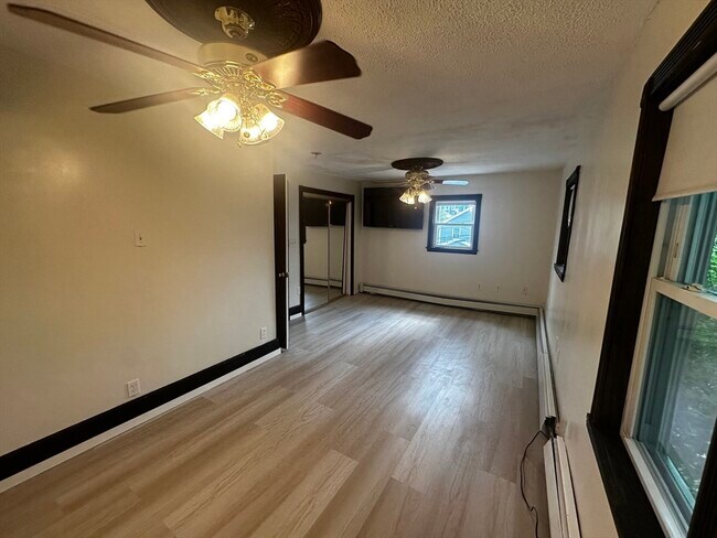 Building Photo - 103 Sagamore St