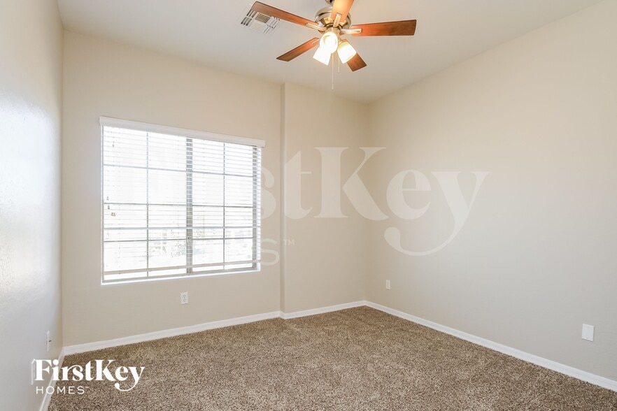 Building Photo - 7111 N 27th Ln