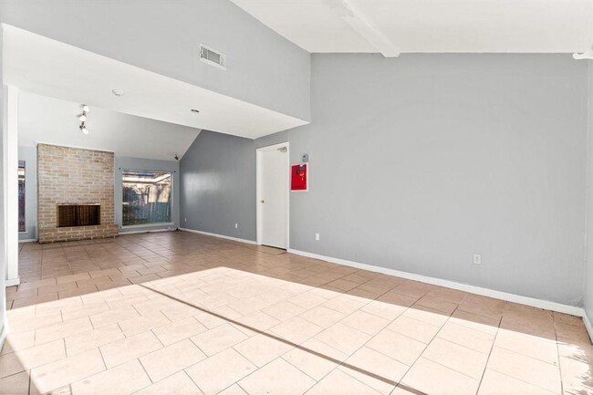 Building Photo - 5006 Stanhope Dr