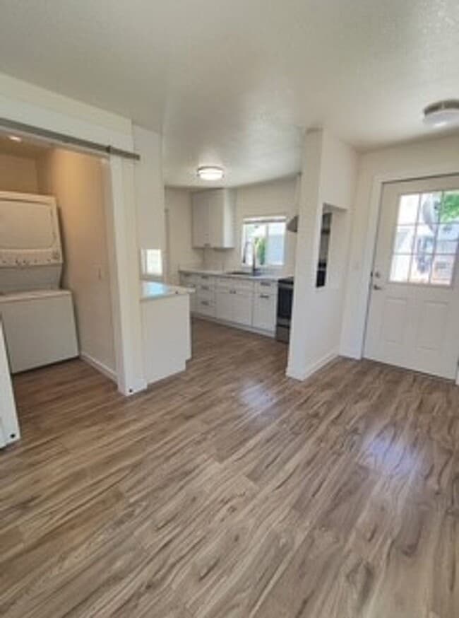 Building Photo - Adorable 2 Bedroom 1 Bath Single Story Hou...