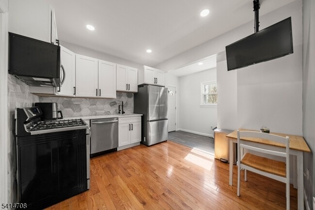 Building Photo - 31 Park Ave