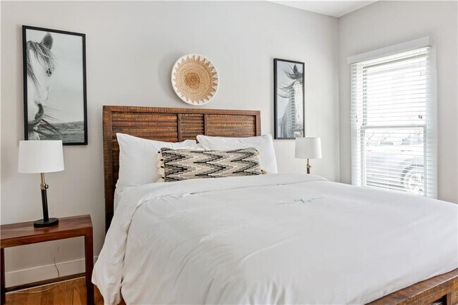 Building Photo - 1393 Glenwood Ave SE