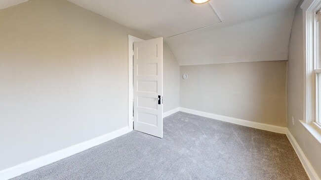 Building Photo - Old Brooklyn Area - 3 Bedroom Single Famil...